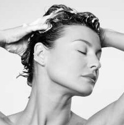 晚上或早上洗頭？洗髮原則大揭密-美髮館