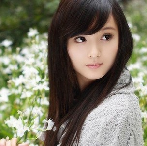 女生長直髮突顯另一種優雅的美-美髮館