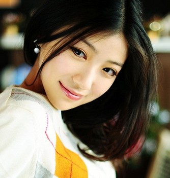 巧搭中分髮型小臉更顯精致-美髮館