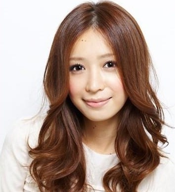 圓臉女生適合蓬松長卷髮最顯瘦-美髮館