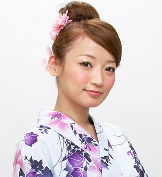 髮夾髮帶巧妙搭配 彰顯甜美范-美髮館