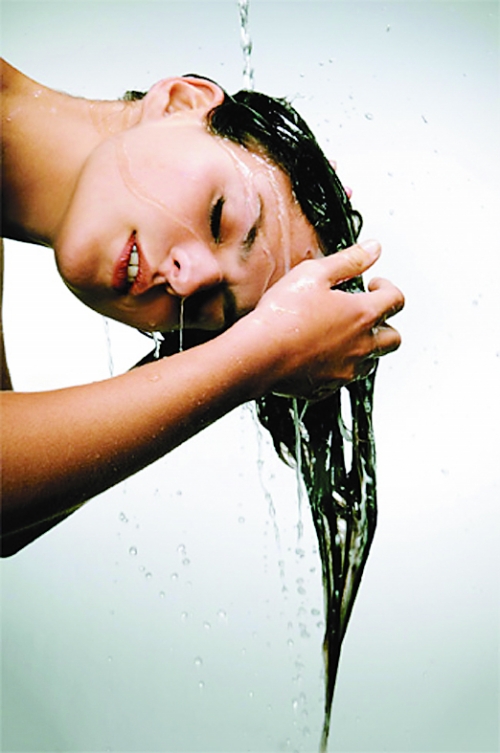 頻繁使用去屑洗頭水會傷發-美髮館