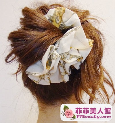 中長髮巧用髮簪扎出時尚感-美髮館