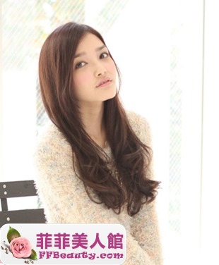 圓臉美女中分變身氣質-美髮館