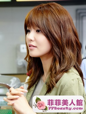 女生尖頭長臉適合蓬松卷髮 魔力修顏-美髮館