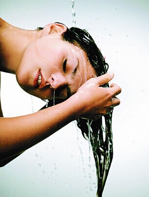 護理秀髮先摒棄不科學洗頭方法-美髮館