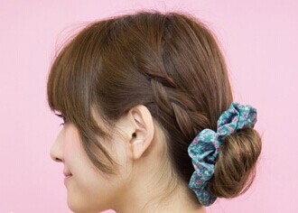 韓式唯美花苞頭編髮教程圖片-美髮館