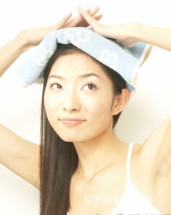 快速修復燙染髮后的“枯草”-美髮館