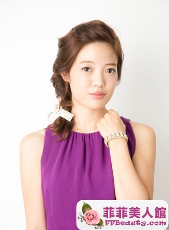 清新浪漫感中長髮側編髮教程圖解-美髮館