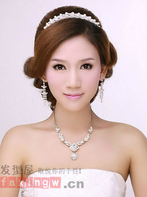 如何自己扎好看的新娘髮型-美髮館