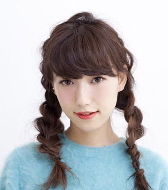 女生簡易扎髮彰顯青春活力感-美髮館