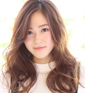 女生圓臉中長髮 打造唯美吸睛髮型-美髮館