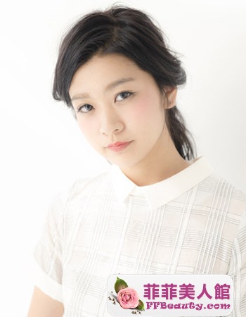 黑色長卷髮扎髮教程 清新優雅-美髮館